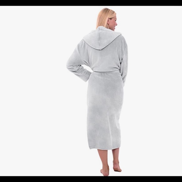 Alexander Del Rossa Robe - Picture 2 of 3